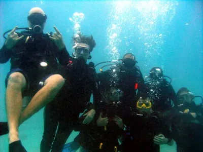 Dive Buddies — West End, Roatan, Honduras