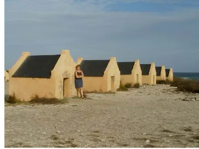 Small Quarters — Bonaire