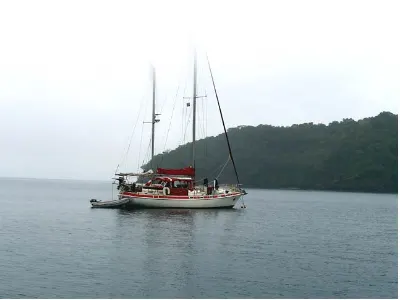Sailing Away — Cayos Cochinos, Honduras