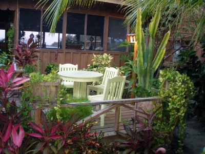 Welcoming Garden — Roatan Island, Honduras – CoCo View Resort