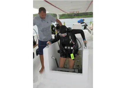 Assistance Up Center Well — Roatan Island, Honduras – CoCo View Resort